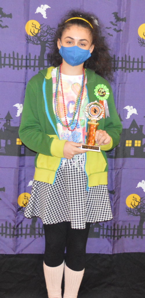 Svetlana won second prize in the Middle School Costume Contest for her 1990s costume!
